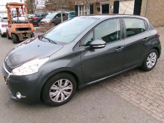 Peugeot 208 1.2 I ALLURE 5 DEURS AIRCO picture 1