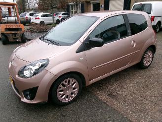 skadebil auto Renault Twingo 1.2-16V MISS SIXTY GEEN SCHADE 2011/1