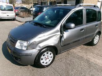 Vaurioauto  passenger cars Fiat Panda 1.2 EDIZIONE COOL 2011/2