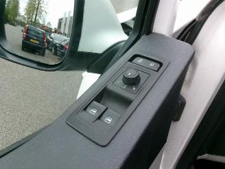Volkswagen Transporter 2.0 TDI L2 HIGHLINE AUTOMAAT picture 16