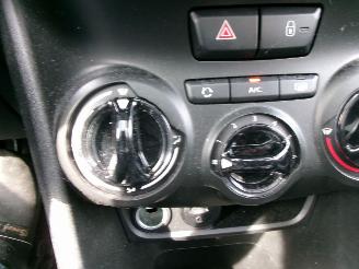 Peugeot 2008 1.2 PURETECH AIRCO NAVI PANO picture 17