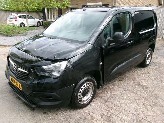 krockskadad bil bedrijf Opel Combo 1.5 D EDITION 2022/5