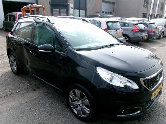 Peugeot 2008 1.2 AIRCO NAVI PANO picture 4