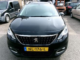 Peugeot 2008 1.2 AIRCO NAVI PANO picture 3