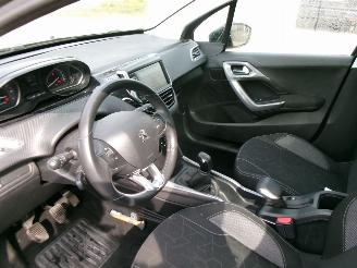 Peugeot 2008 1.2 AIRCO NAVI PANO picture 16
