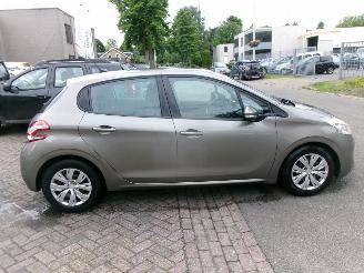 Peugeot 208 1.4 VTI ACTIVE CLIMA NAVI 5 DEURS GEEN SCHADE picture 5