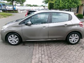 Peugeot 208 1.4 VTI ACTIVE CLIMA NAVI 5 DEURS GEEN SCHADE picture 2