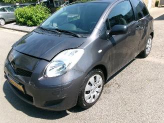 krockskadad bil auto Toyota Yaris 1.3 VVTI COMFORT AIRCO 2009/10