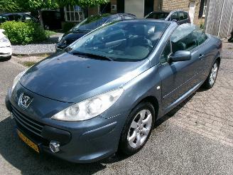 damaged passenger cars Peugeot 307 1.6-16V CABRIOLET CLIMA LEDER 2009/2