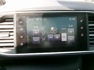 Peugeot 308 1.2 I BLUE LEASE PREMUIM 82.749 KM NAP picture 19