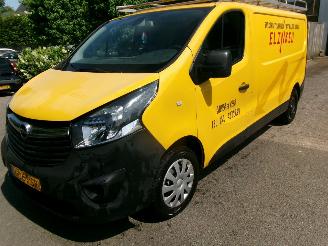 krockskadad bil bedrijf Opel Vivaro 1.6 CDTI L2H1 EDITION AIRCO 2018/10