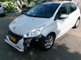 krockskadad bil auto Peugeot 208 1.2 I ENVY CLIMA NAVI 2014/3