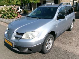 Schadeauto Mitsubishi Outlander 2.0 INVITE PLUS GEEN SCHADE 2005/7