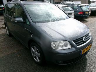 Volkswagen Touran 1.6-16V FSI HIGHLINE AUTOMAAT picture 4