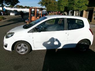 Renault Twingo 1.2 16V DYNAMIC CLIMA AUTOMAAT 59.810 KM picture 2