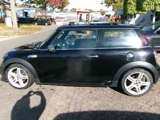 Mini Cooper S 1.6 JOHN COOPER WORKS AUTOMAAT picture 2