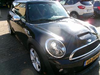 Mini Cooper S 1.6 JOHN COOPER WORKS AUTOMAAT picture 4