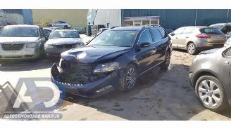 Coche siniestrado Volkswagen Passat Passat Variant (365), Combi, 2010 / 2015 2.0 TSI 16V 2013