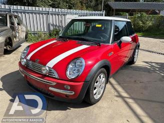 Coche siniestrado Mini Cooper Mini One/Cooper (R50), Hatchback, 2001 / 2007 1.6 16V Cooper 2003