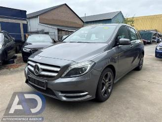 Vrakbiler auto Mercedes B-klasse B (W246/W242), Hatchback, 2011 / 2018 1.6 B-180 BlueEFFICIENCY Turbo 16V 2012/6