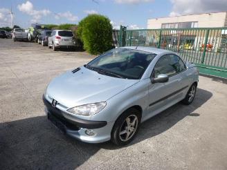 damaged passenger cars Peugeot 206+ 1.6 I 2003/6