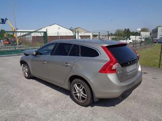 Vrakbiler auto Volvo V-60 1.6D  D4162T 2011/8