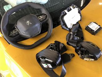 Peugeot 208 1.2 picture 13