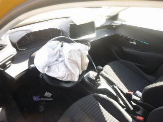 Peugeot 208 1.2 picture 9