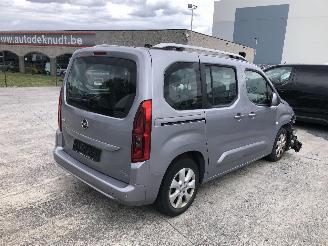 uszkodzony samochody osobowe Opel Combo 1.2 TURBO 2018/11