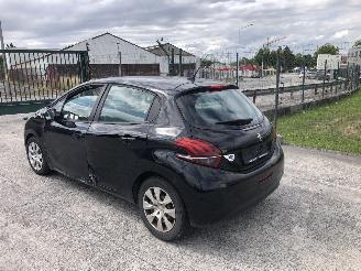 krockskadad bil auto Peugeot 208 LIKE 1.2 2019/8