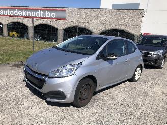 krockskadad bil auto Peugeot 208 1.2 2017/4