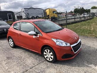 krockskadad bil auto Peugeot 208 1.2  LIKE 2016/12