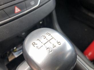 Peugeot 308 1.2 TURBO picture 13