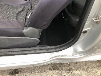 Renault Twingo 1.1 picture 21