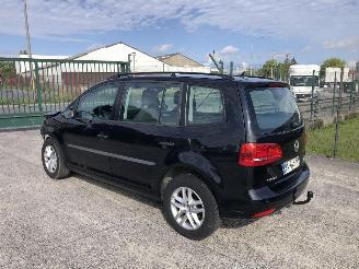 Unfallwagen Volkswagen Touran 1.6 TDI    7 PLACES 2011/11