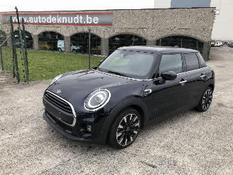 krockskadad bil auto Mini One 1.5 2021/2