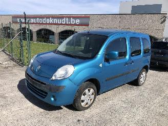Vaurioauto  passenger cars Renault Kangoo 1.6 2010/1