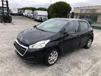 skadebil auto Peugeot 208 LIKE 1.2 2019/8