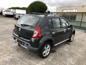 krockskadad bil auto Dacia Sandero STEPWAY   1.6 2010/6