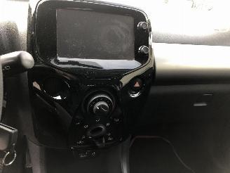 Peugeot 108 1.2   CABRIO picture 21