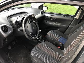 Peugeot 108 1.2   CABRIO picture 5
