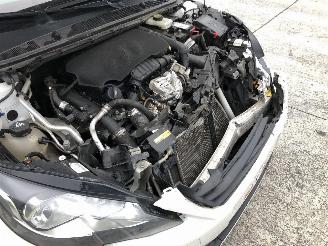 Peugeot 308 1.2 picture 18