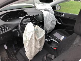 Peugeot 308 1.2 picture 8