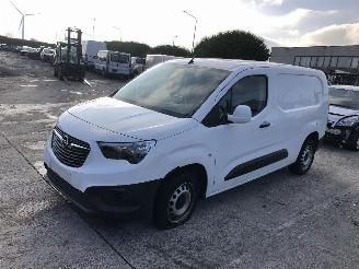 krockskadad bil motor Opel Combo 1.5 CDTI 2020/6