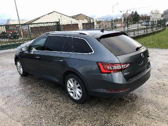 skadebil auto Skoda Superb COMBI  2.0 TDI  DSG 2017/4