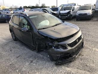 Peugeot 2008 SIGNATURE 1.2 picture 2