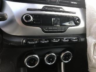 Alfa Romeo Giulietta 1.6 JTD picture 15