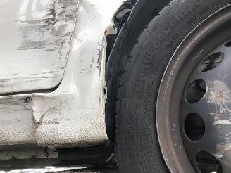 Peugeot 108  picture 19