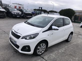 Peugeot 108 1.2 picture 11