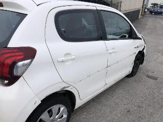 Peugeot 108 1.2 picture 2